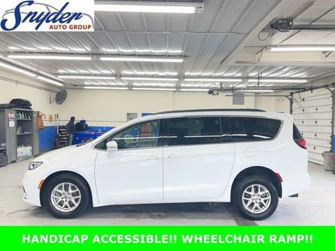Used 2022 Chrysler Pacifica Touring-L FWD image 1