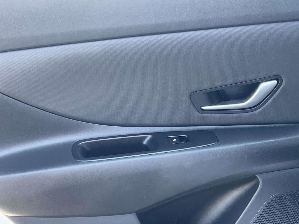 Used 2025 Hyundai Elantra SEL FWD image 20