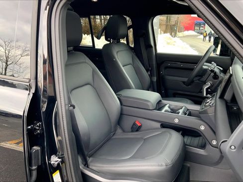 Used 2025 Land Rover Defender 110 S image 8