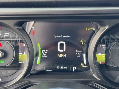 Used 2025 Jeep Wrangler Sahara w/ Safety Group image 23