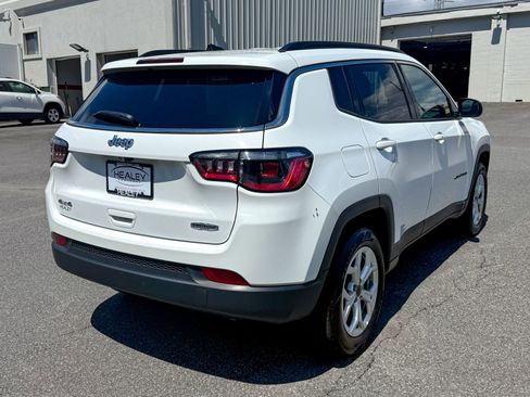 Used 2025 Jeep Compass Latitude AWD/4WD image 8