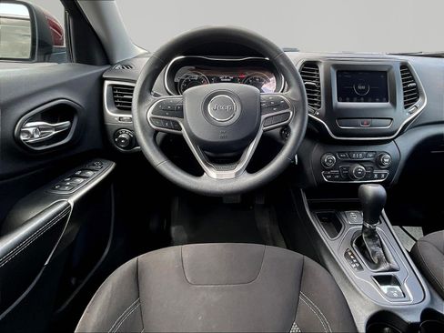 Used 2019 Jeep Cherokee Latitude w/ Popular Appearance Group FWD image 8