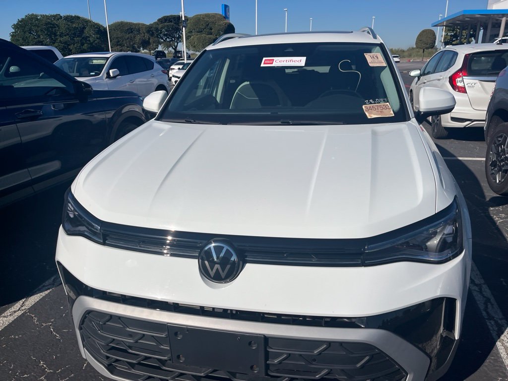 Used 2025 Volkswagen Taos SE FWD image 2