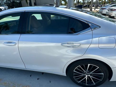 Used 2023 Lexus ES 350 w/ Premium Package FWD image 11