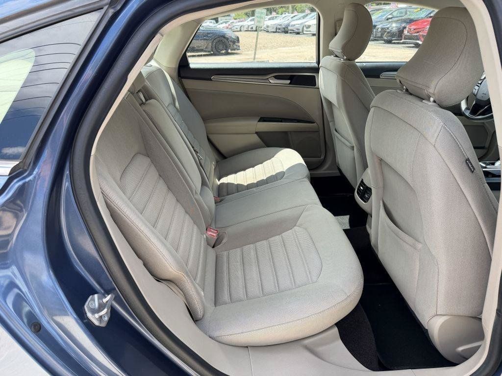 Used 2019 Ford Fusion SE FWD image 11