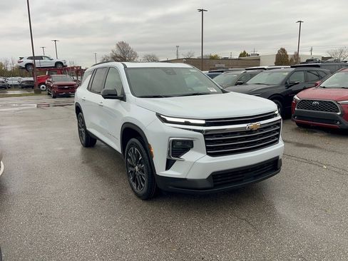 New 2026 Chevrolet Traverse LT w/ Sun and Wheel Package image 3