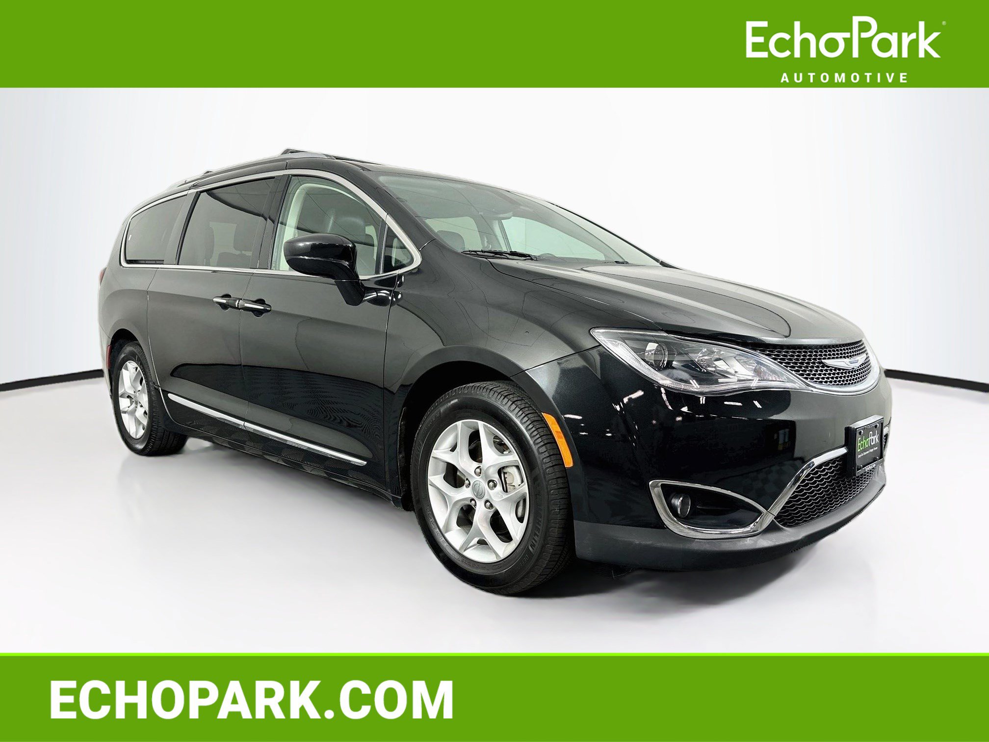 Used 2020 Chrysler Pacifica Touring-L w/ Tire & Wheel Group FWD image 1