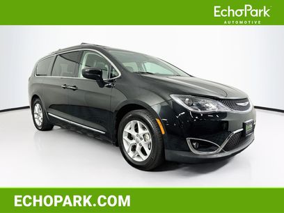 Used 2020 Chrysler Pacifica Touring-L w/ Tire & Wheel Group