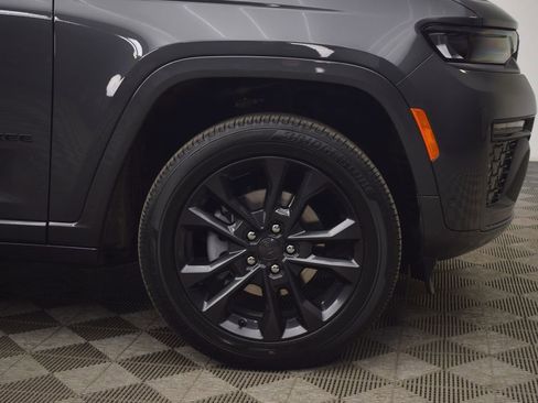 New 2026 Jeep Grand Cherokee Limited image 9