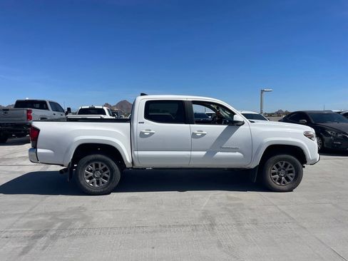 Used 2018 Toyota Tacoma SR5 image 3
