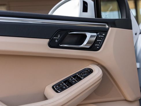 Certified 2026 Porsche Macan S AWD/4WD image 22