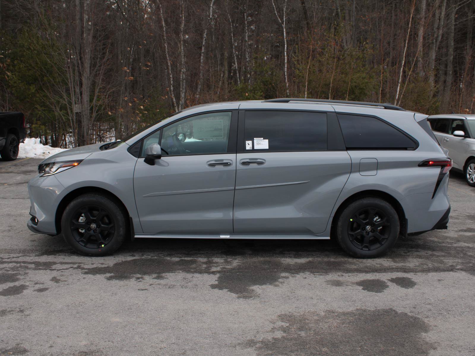 New 2026 Toyota Sienna XLE Woodland Edition AWD/4WD image 5