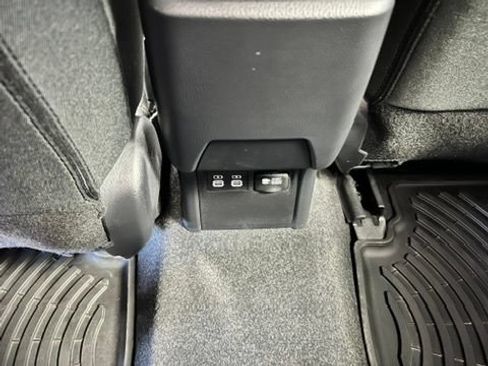Used 2025 Toyota Prius Plug-In Hybrid FWD image 23