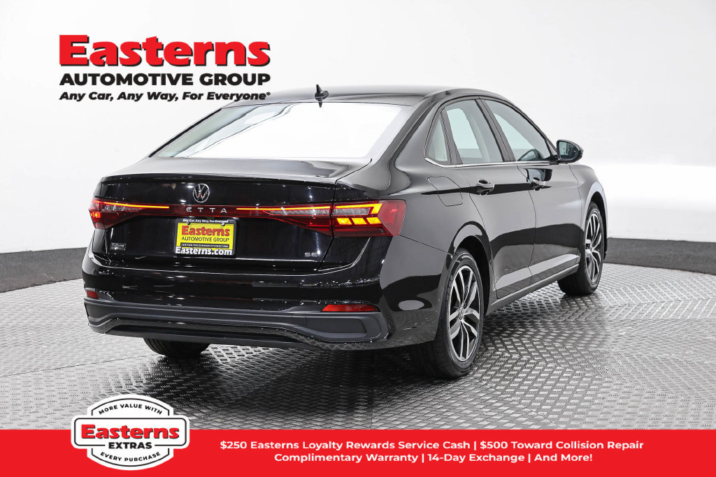 Used 2025 Volkswagen Jetta SE FWD image 6