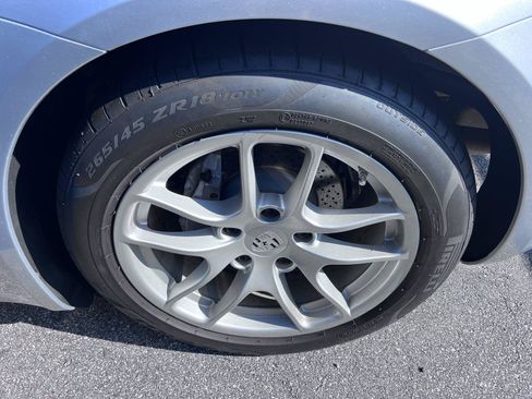 Used 2018 Porsche 718 Cayman RWD image 17