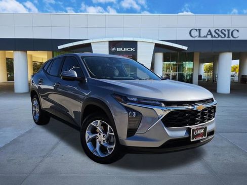 Used 2024 Chevrolet Trax LS w/ LS Convenience Package image 1