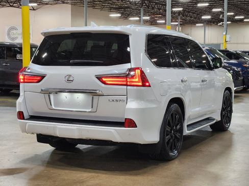 Used 2021 Lexus LX 570 4WD w/ Luxury Package image 8