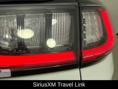 Used 2022 Jeep Cherokee Trailhawk w/ Sun, Sound & Nav Group AWD/4WD image 34