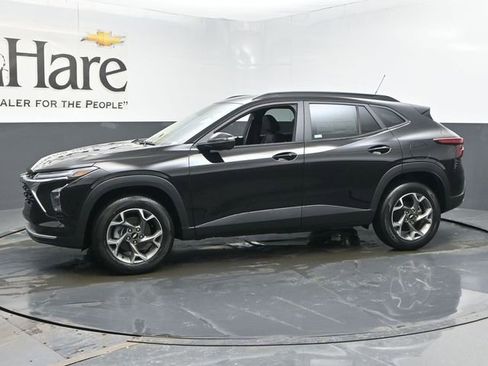 New 2026 Chevrolet Trax LT w/ Sunroof Package image 10