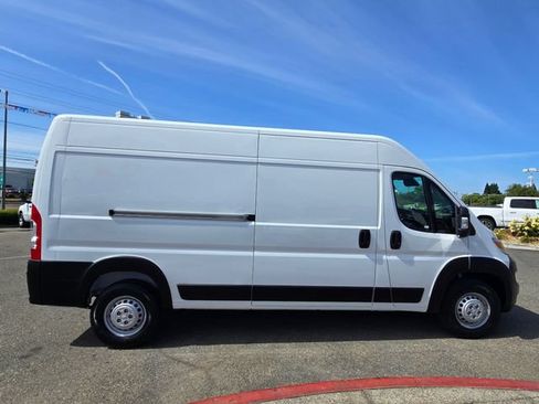 Used 2025 RAM ProMaster 2500 w/ Convenience Group FWD image 7