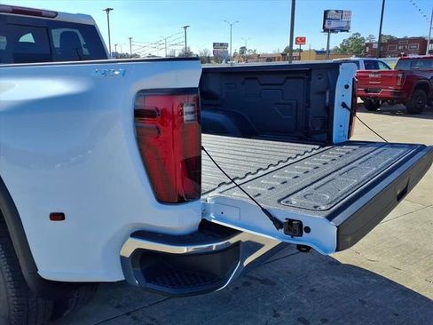 New 2026 GMC Sierra 3500 SLE w/ SLE Value Package image 26