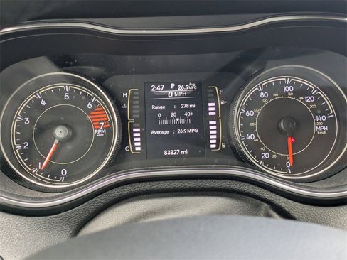 Used 2020 Jeep Cherokee Latitude Plus image 16