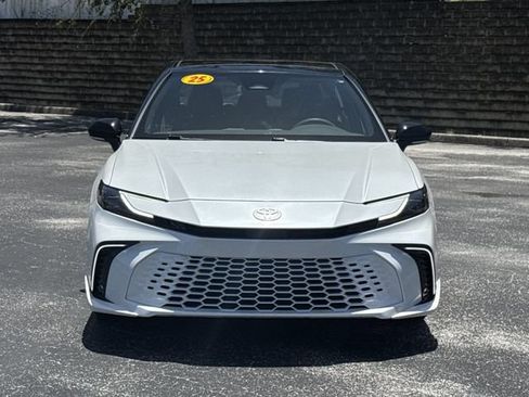 Used 2025 Toyota Camry XSE FWD image 4