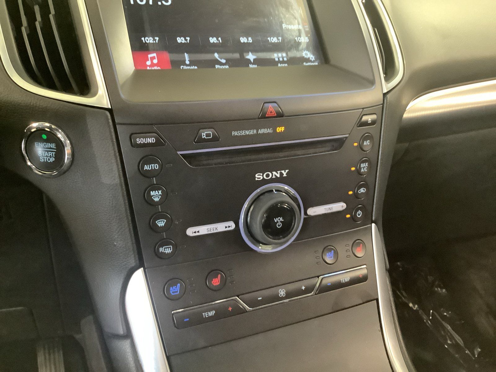 Used 2016 Ford Edge Titanium w/ Equipment Group 302A FWD image 17