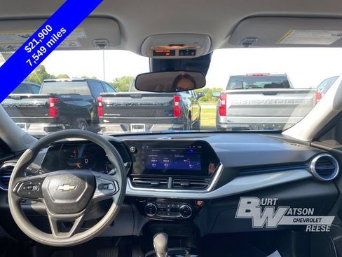 Used 2025 Chevrolet Trax LT FWD image 20