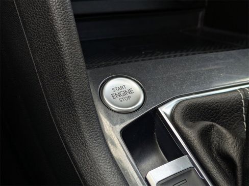 Used 2022 Volkswagen Tiguan SE R-Line image 28