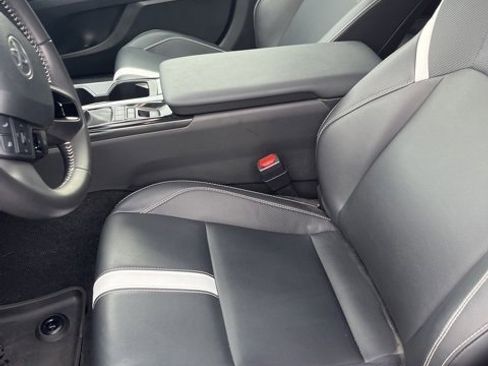 Used 2025 Toyota Camry SE image 12