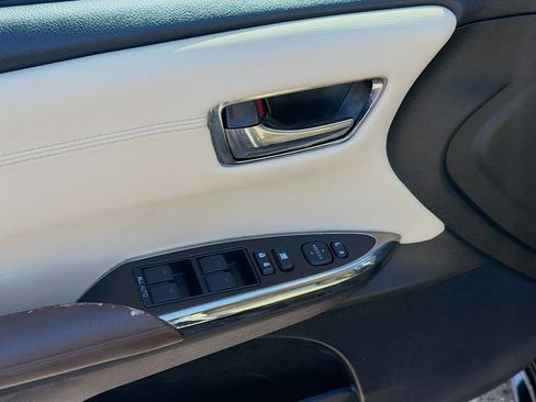 Used 2015 Toyota Avalon XLE Premium image 21