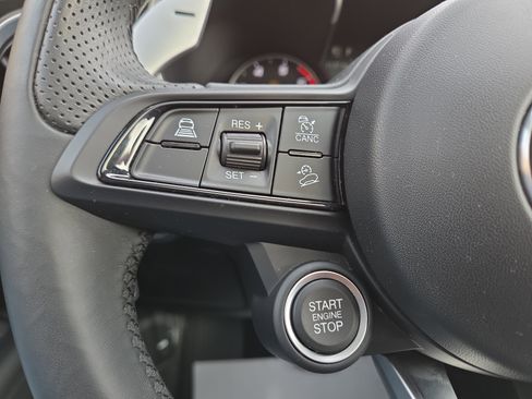 Used 2022 Alfa Romeo Stelvio Veloce image 18