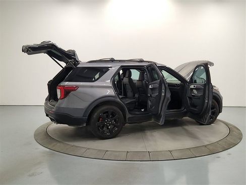 Used 2023 Ford Explorer ST w/ Technology Package image 16