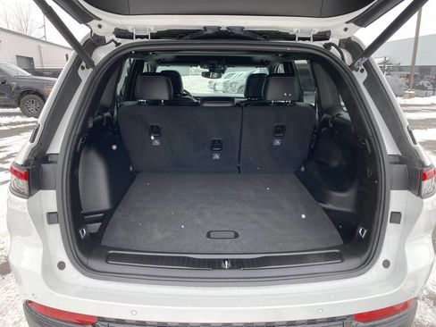 Used 2024 Jeep Grand Cherokee Altitude image 12