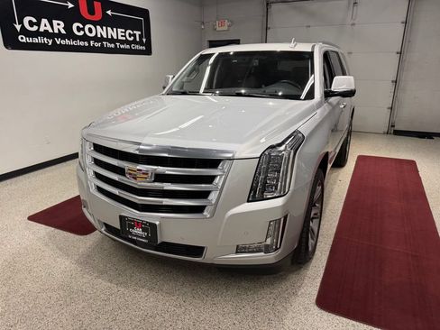 Used 2016 Cadillac Escalade Premium AWD/4WD image 5