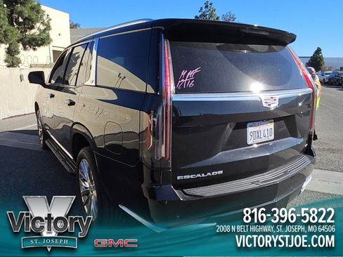 Used 2023 Cadillac Escalade Premium Luxury image 9