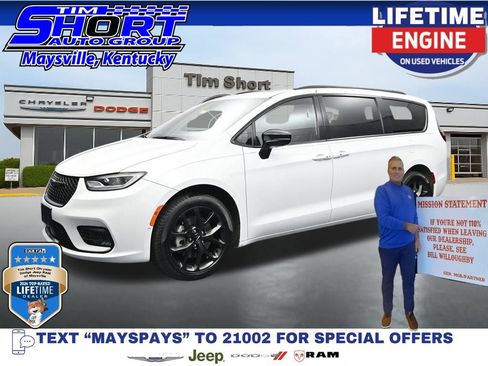Used 2024 Chrysler Pacifica Limited w/ Uconnect Theater Family Group AWD/4WD image 1