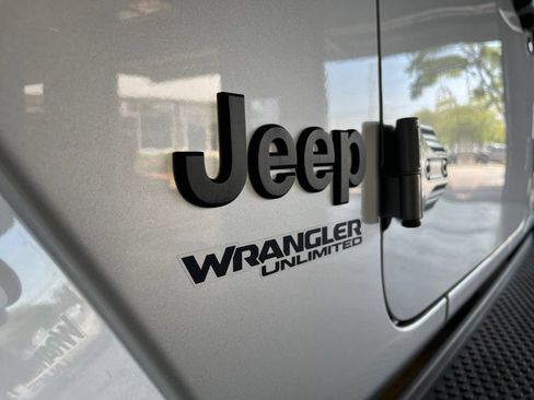 Used 2022 Jeep Wrangler Unlimited Sahara AWD/4WD image 68