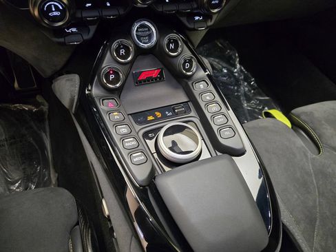 Used 2023 Aston Martin V8 Vantage Coupe RWD image 37