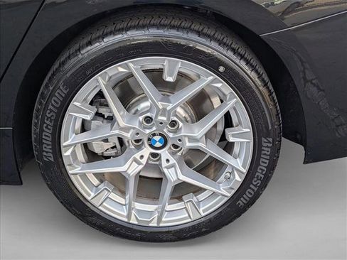 Used 2025 BMW 330i Sedan w/ Premium Package image 9