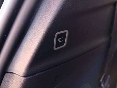 Certified 2024 Chrysler Pacifica Pinnacle image 28