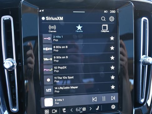 Used 2025 Volvo XC40 B5 Core image 30