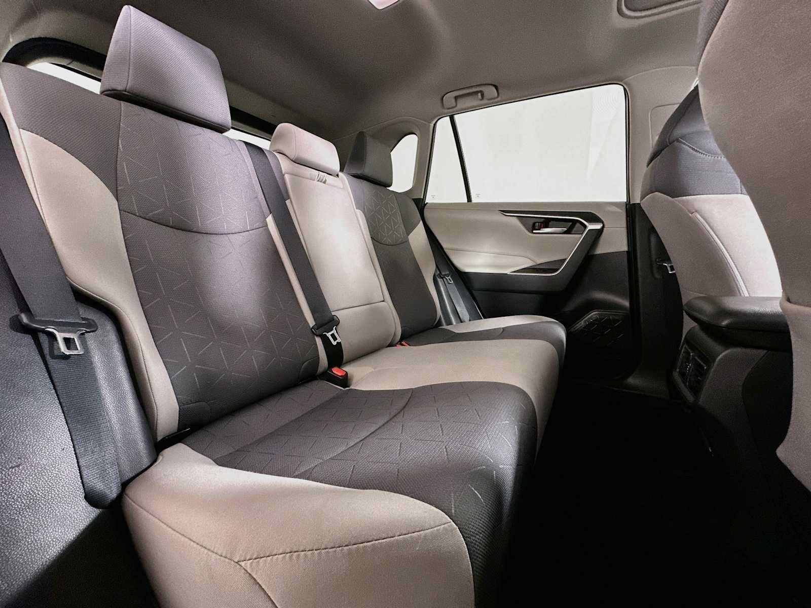 Used 2022 Toyota RAV4 XLE w/ Convenience Package FWD image 25