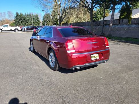 Used 2017 Chrysler 300 C image 3