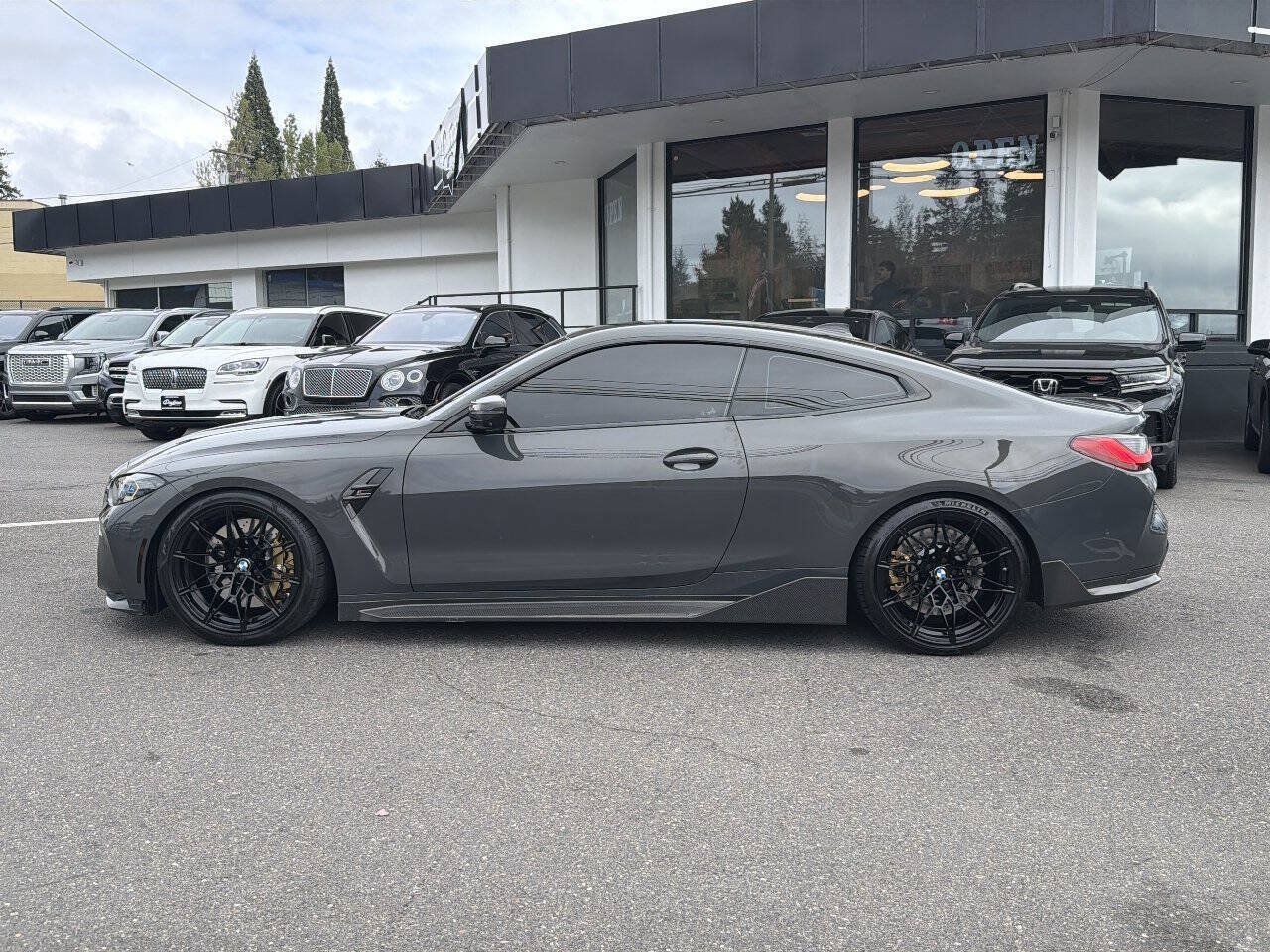 Used 2021 BMW M4 Competition w/ M Carbon Exterior Package RWD image 3
