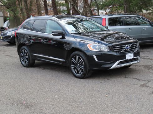 Used 2017 Volvo XC60 T5 Dynamic w/ Preferred Option Package image 8