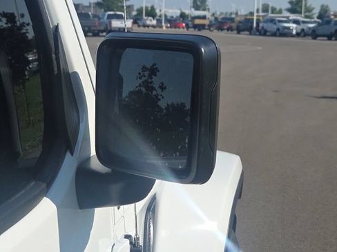 Used 2022 Jeep Wrangler Unlimited Sahara AWD/4WD image 6