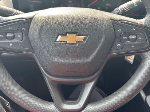 Used 2024 Chevrolet Trax LS w/ LS Convenience Package FWD image 12