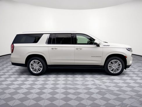 Certified 2024 Chevrolet Suburban High Country AWD/4WD image 8